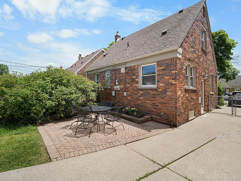 2604 Venice St — Photo 24