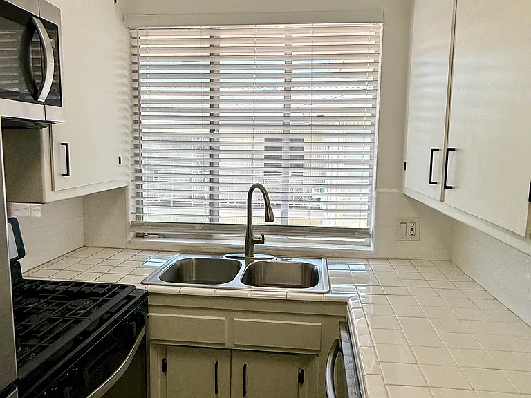 8253 Norton Ave #B8 — Photo 6