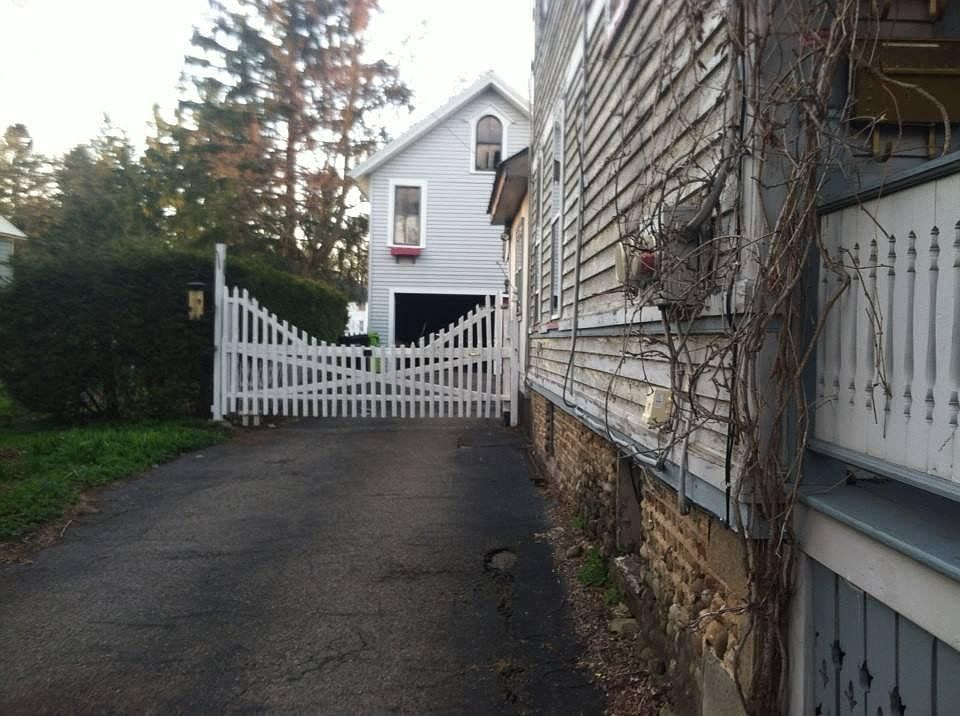 carriage house