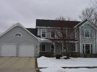 1661 Brentford Dr, Naperville, IL 60563