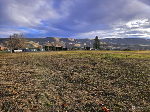 8100 S Webb Rd., Prosser, WA 99350