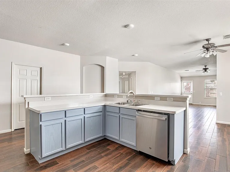2822 Foster Hill Dr — Photo 12