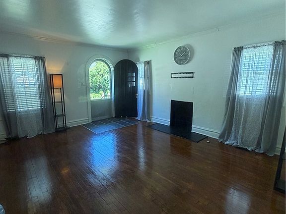 4th image of 3239 Old Logan Rd