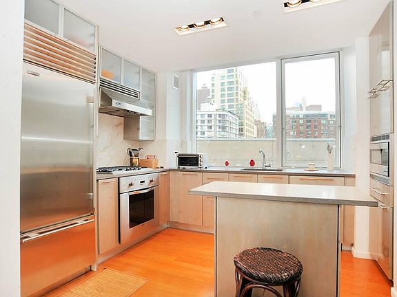 3rd image of 200 Chambers St APT 4Q