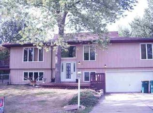 825 N Glenoak Dr, Macomb, IL 61455