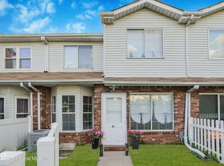 41 Country Dr W #A, Staten Island, NY 10314