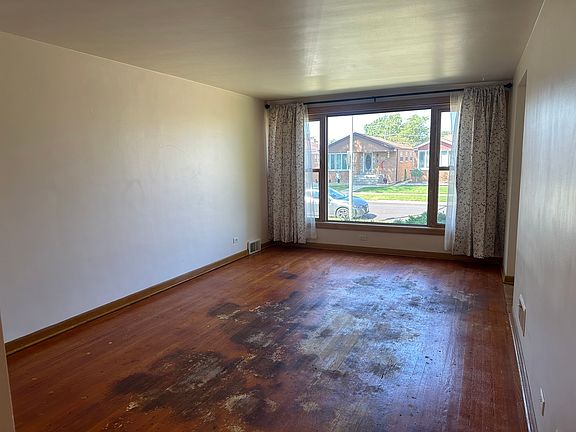 3rd image of 5151 S Nordica Ave