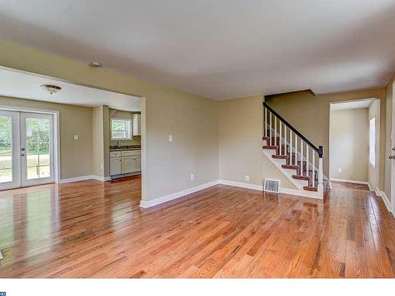 3rd image of 2119 Academy Ave