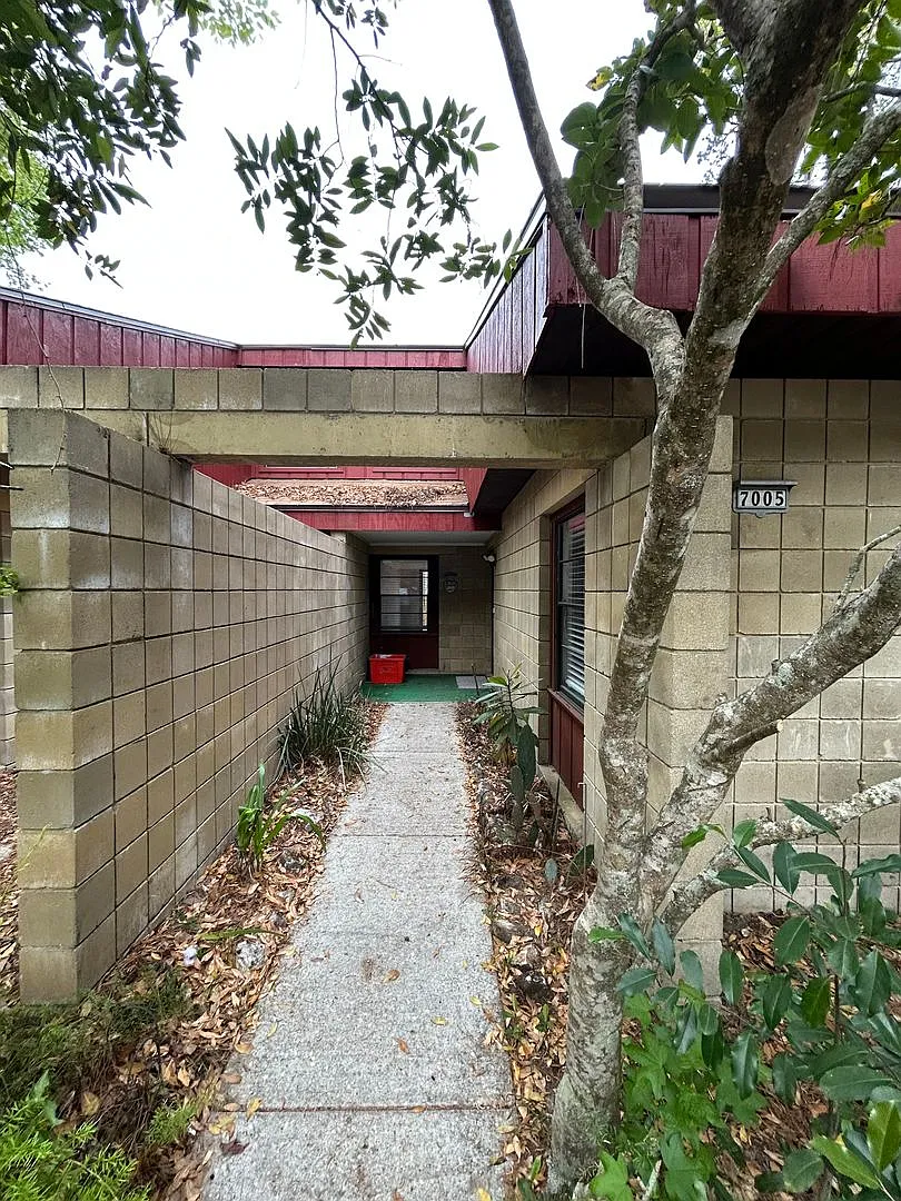Building Photo - 7005 SW 46th Ave
