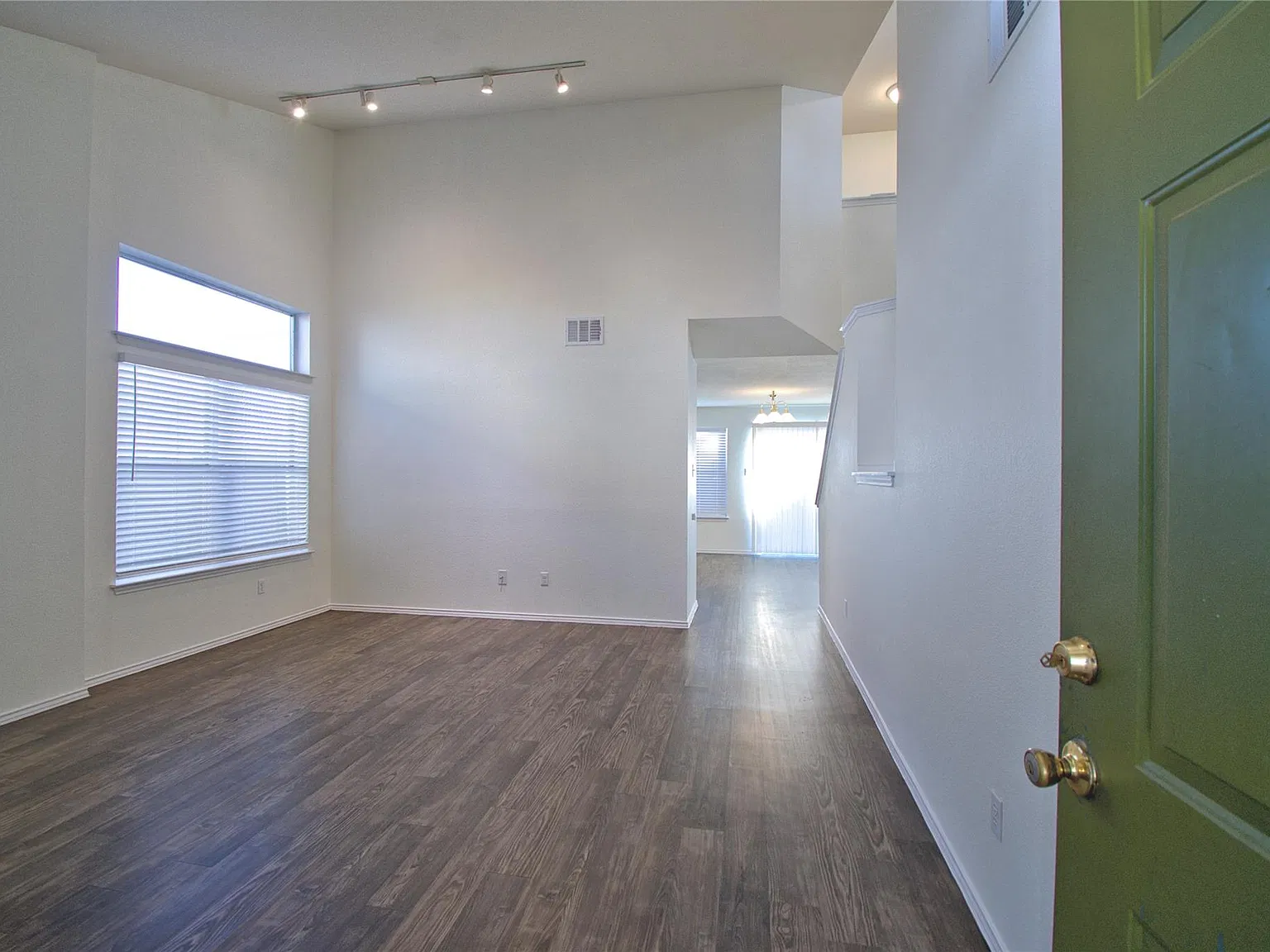 4 bed, 2.5 bath, 2177 sqft, $2,095 — Photo 4