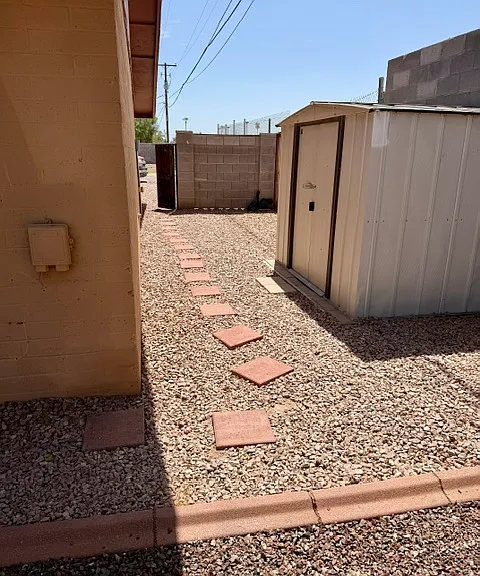 1120 S Hazelton Ln — Photo 24