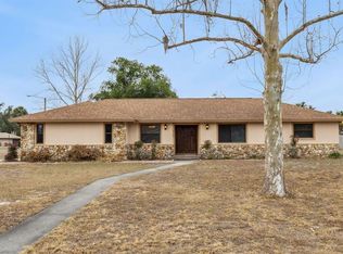 35025 Raintree Dr, Fruitland Park, FL 34731