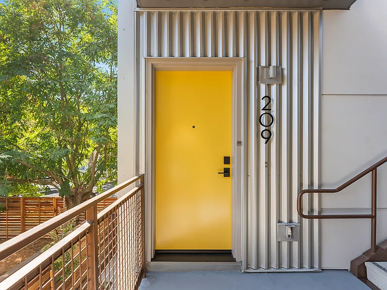 1221 C St — Photo 34