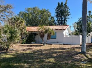 4211 Des Moines St NE, Saint Petersburg, FL 33703