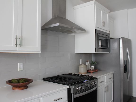 3rd image of 7840 Horsebrush Ln E