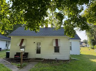 609 S Main St, Wapello, IA 52653