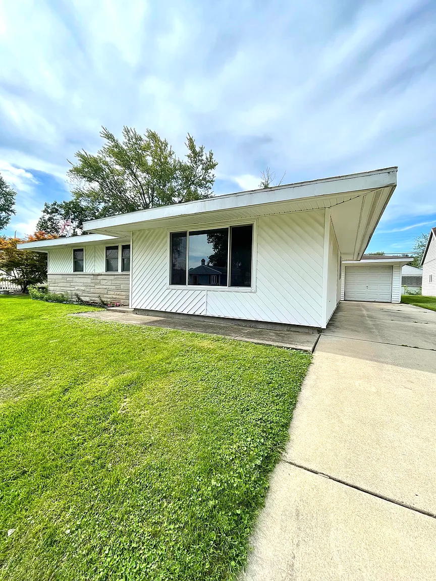 5311 Algonquin Trl photo 1