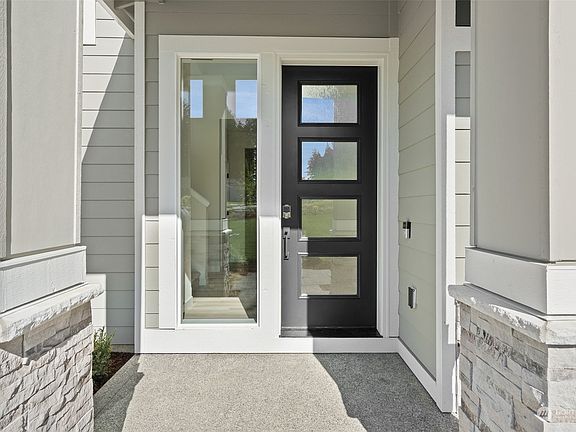 2nd image of 8231 56th Avenue NE