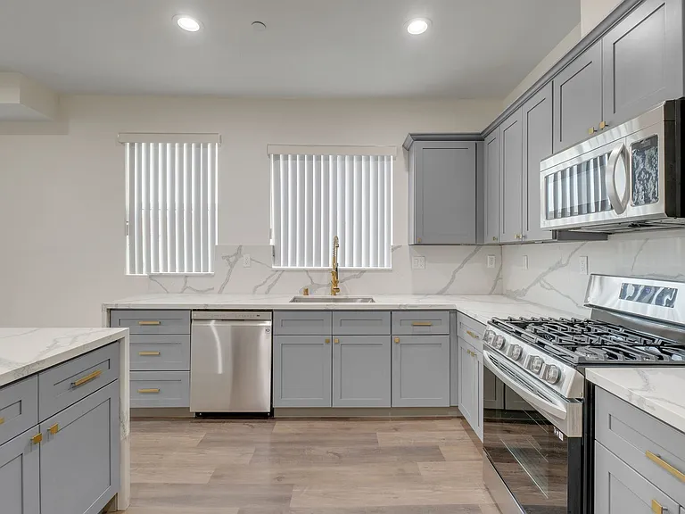 11619 Ayres Ave — Photo 3