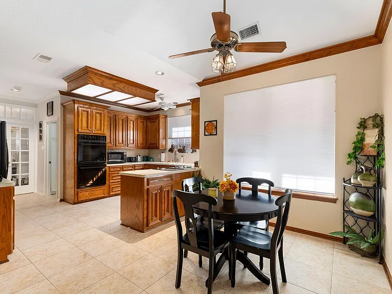 1907 Emerald Ct — Photo 10