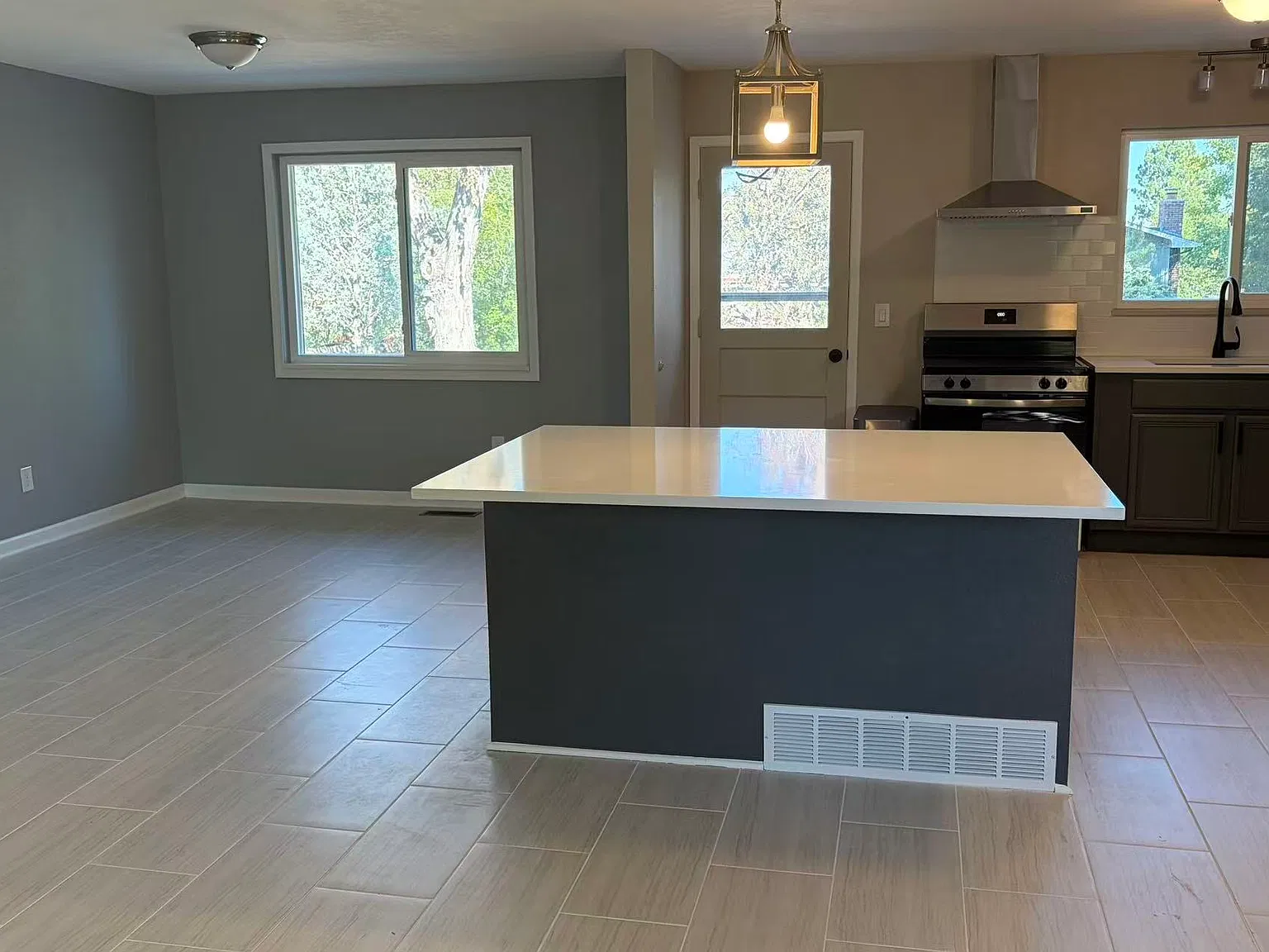 4 bed, 2397 sqft, $3,200 — Photo 4