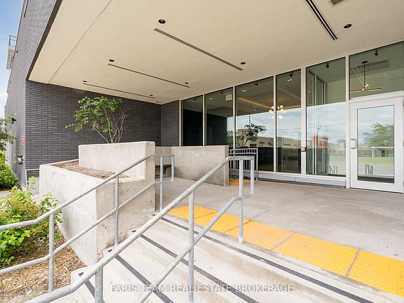 4th image of 430 Essa Rd #401