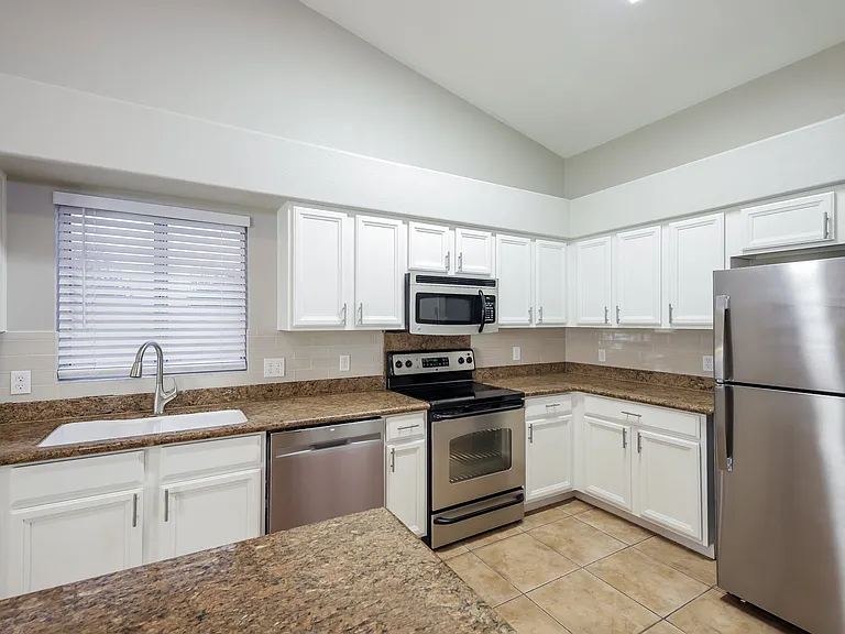 4758 W Kristal Way — Photo 6