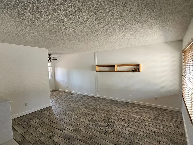 1239 Southwood Dr — Photo 1