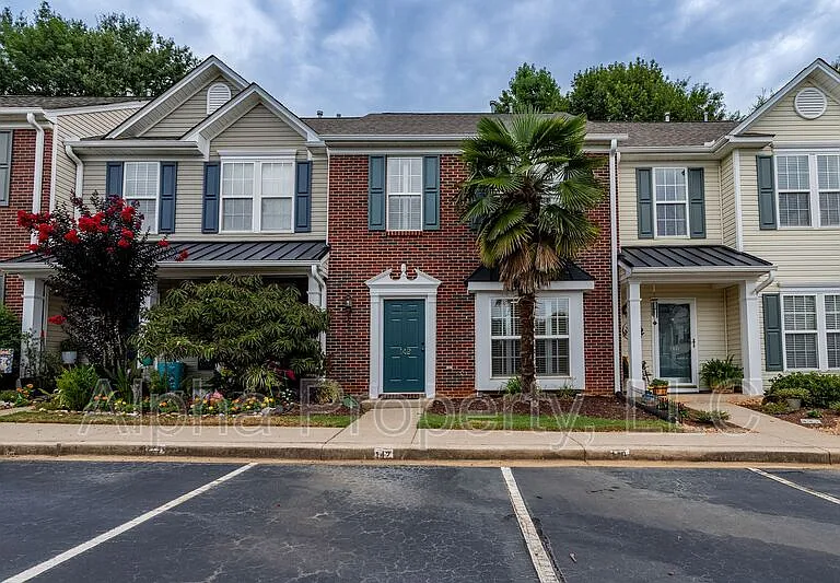 142 Spring Crossing Cir — Photo 2