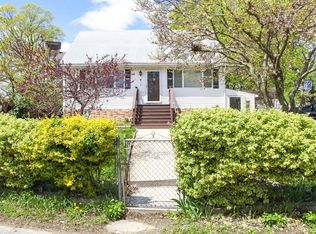 6 Pine Hill St, Lowell, MA 01852
