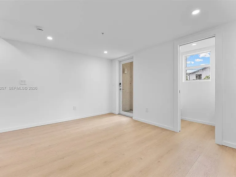 824 SE 12th Ct #828 — Photo 19