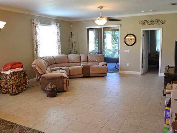 4th image of 521 Waterside Cir