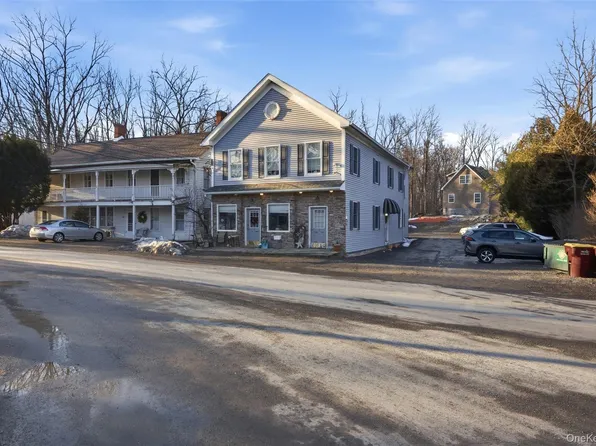 106 Newport Bridge Rd #1, Warwick, NY 10990