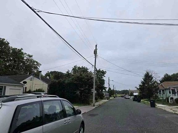 Exterior Neighborhood (street photo)