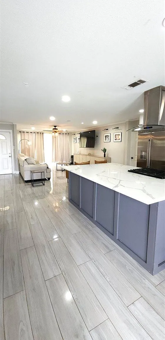 3 bed, 2.5 bath, 2398 sqft, $3,100 — Photo 4