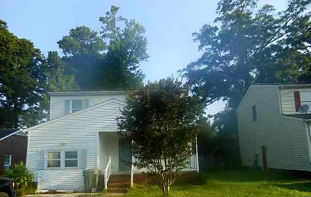 128 Old Thompson Ave — Photo 1