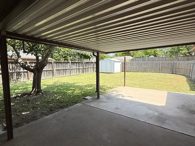 806 Kathrine Ct — Photo 8