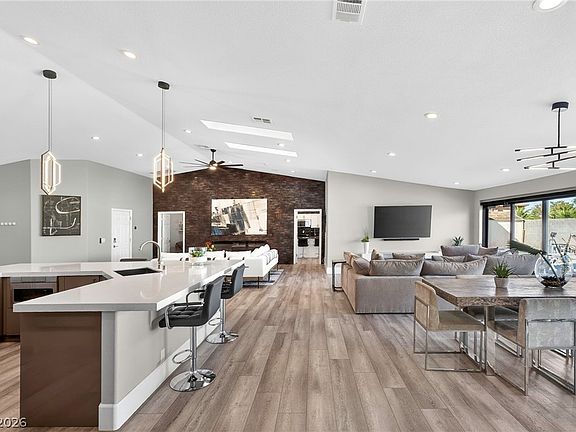 4th image of 363 E Robindale Rd