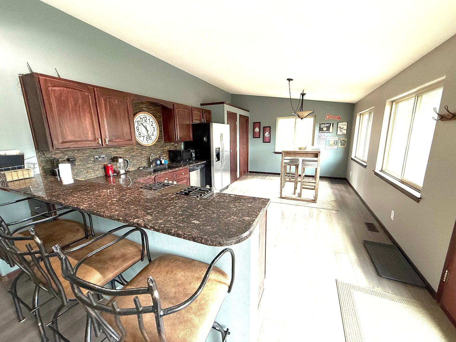 2 bed, 1600 sqft, $3,000 — Photo 4