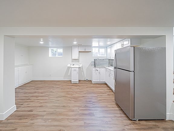 4th image of 303 W 20th St #1
