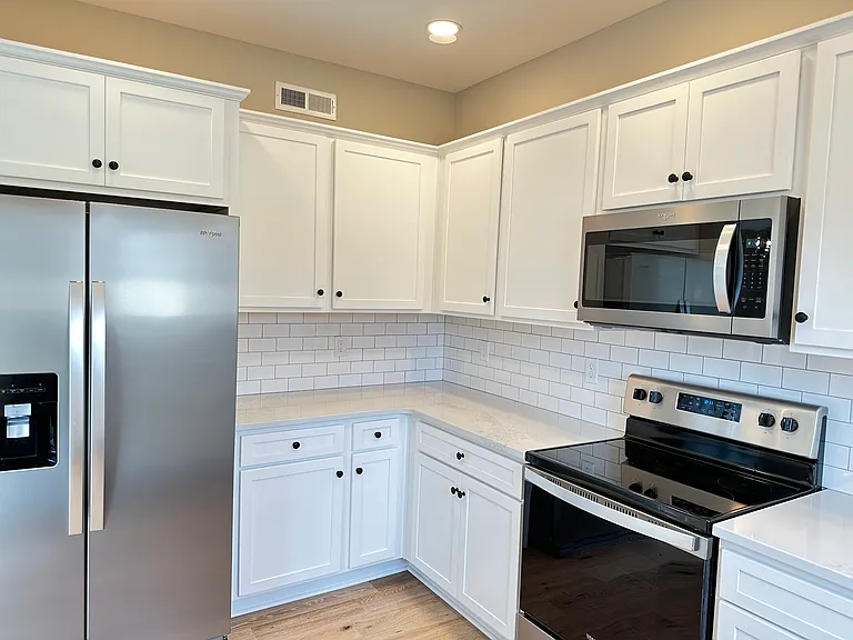 1409 Brook Hill Dr — Photo 4