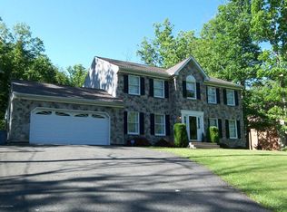 208 Great Oaks Dr, Nesquehoning, PA 18240