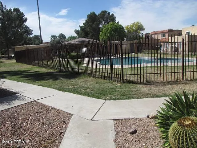 6533 E Calle La Paz #D — Photo 12
