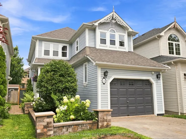 52 Wells Cres, Whitby, ON L1M 1C9