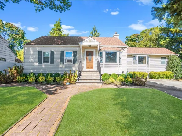 51 E 20th Street, Huntington Station, NY 11746