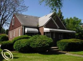 8202 State Park, Center Line, MI 48015