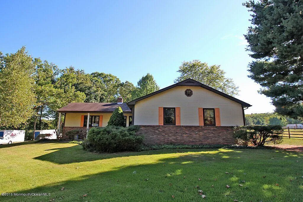 750 Perrineville Rd photo 1