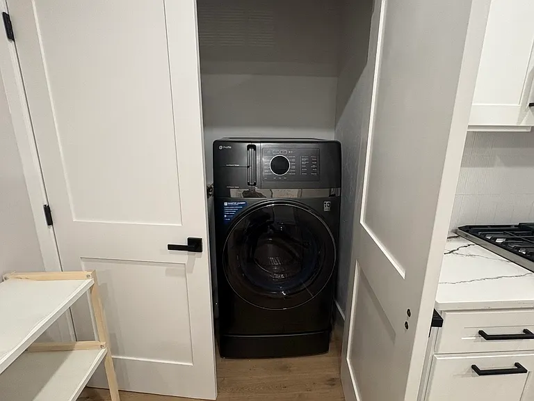173 Maverick St #2 — Photo 6