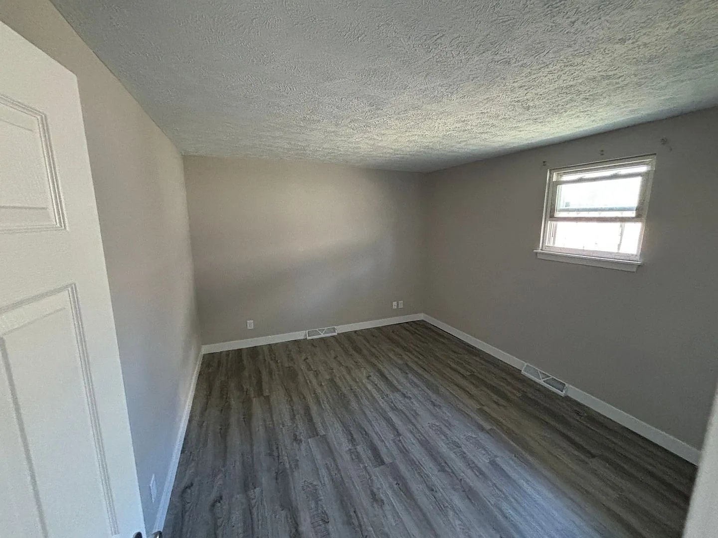 Davis St Apartments — Photo 3