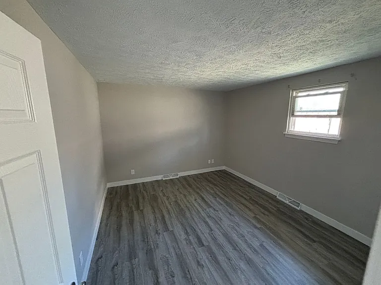 210 Davis St — Photo 3